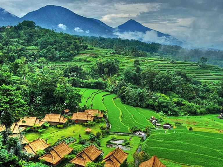 Rekreasi Identik Dengan Alam
